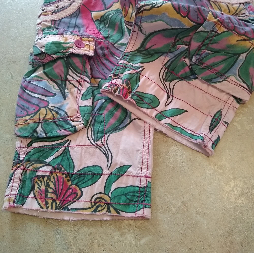 Jetlag pink tropical floral bermuda cargo shorts - Picture 3 of 10